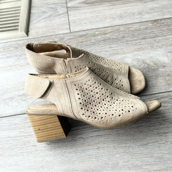 WHITE MOUNTAIN Lorna Suede Open Toe Bootie Sandal - Picture 2 of 15